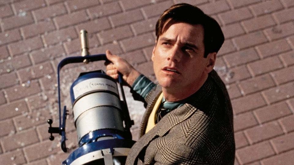 Screenshot Truman Show: Truman fällt der Scheinwerfer Sirius vor die Füße